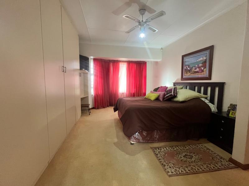 4 Bedroom Property for Sale in Fraaiuitsig Western Cape
